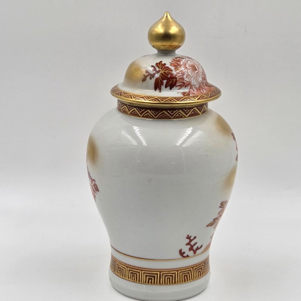 Kutani Peacock & Peony Covered Vase From the Meiji Period - Picture 13 of 13